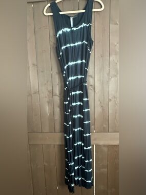 Kensie Navy and White Tie-Dye V-Neck Maxi Dress